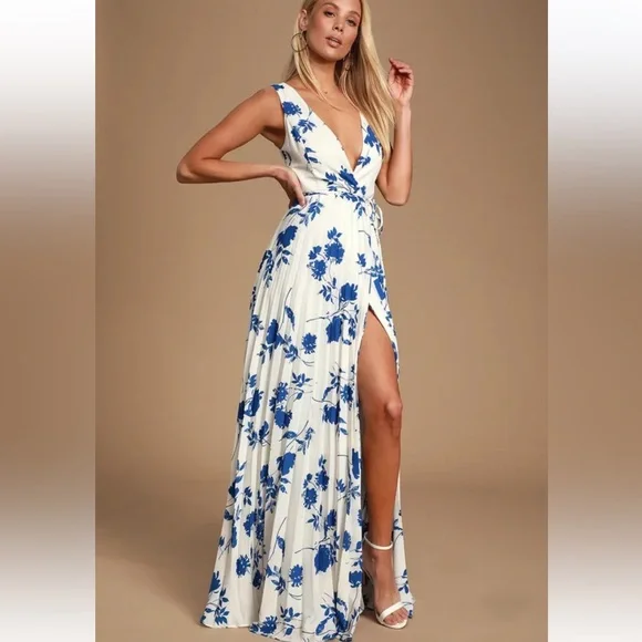 Lulus Blue and White Lindsie Floral Print Pleated Wrap CharmingMaxi Dress NWOT S - Picture 1 of 16